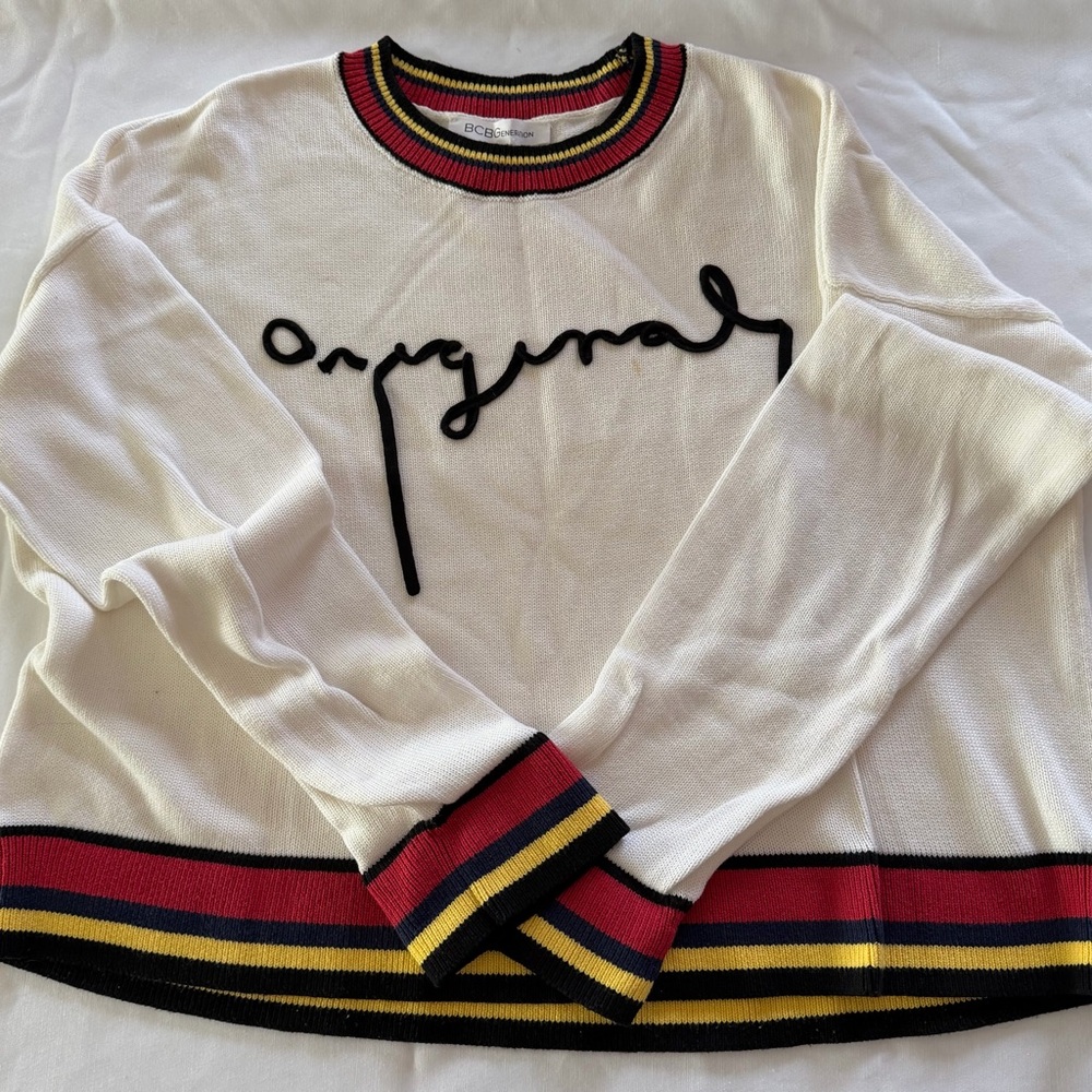 Preowned Women’s BCBGeneration Cropped White Sweater Script Red Yellow Sz L